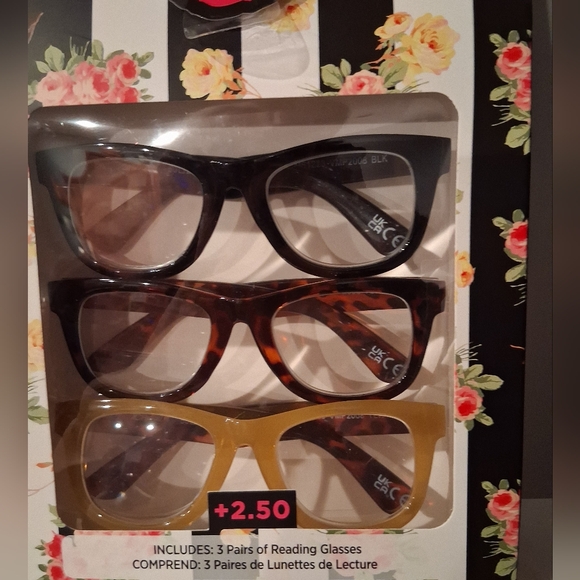 Betsey Johnson 3 Pack Of Reading Glasses, 2.5 Power - Picture 2 of 3
